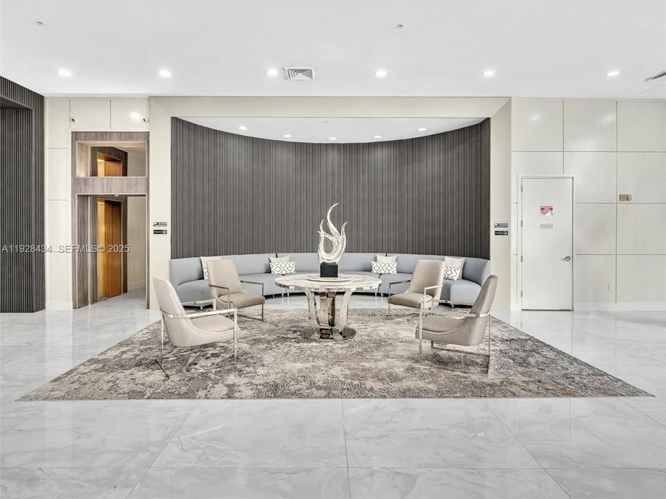 24/7 Attended Modern Lobby