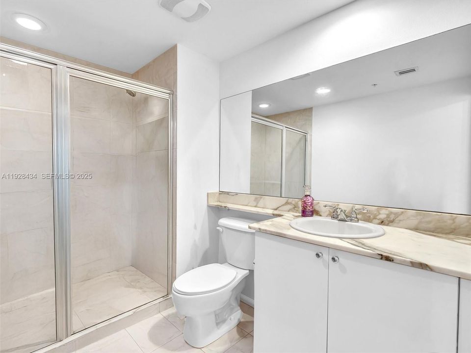 For Rent: $2,975 (2 beds, 2 baths, 1179 Square Feet)