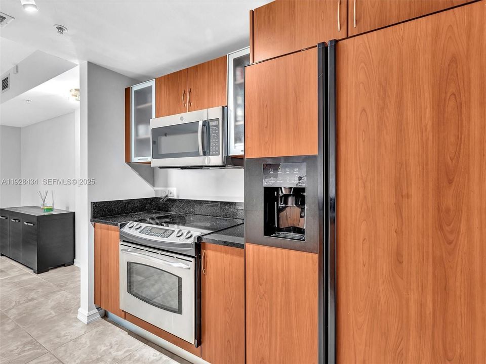 For Rent: $2,975 (2 beds, 2 baths, 1179 Square Feet)