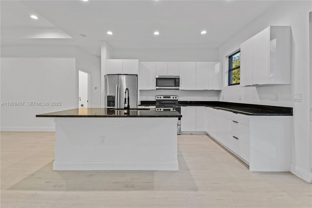 На продажу: $349,900 (3 спален, 2 ванн, 0 Квадратных фут)