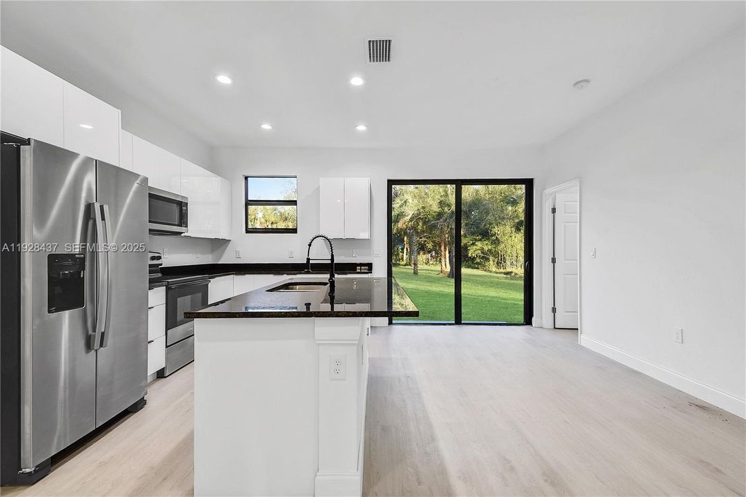 На продажу: $349,900 (3 спален, 2 ванн, 0 Квадратных фут)