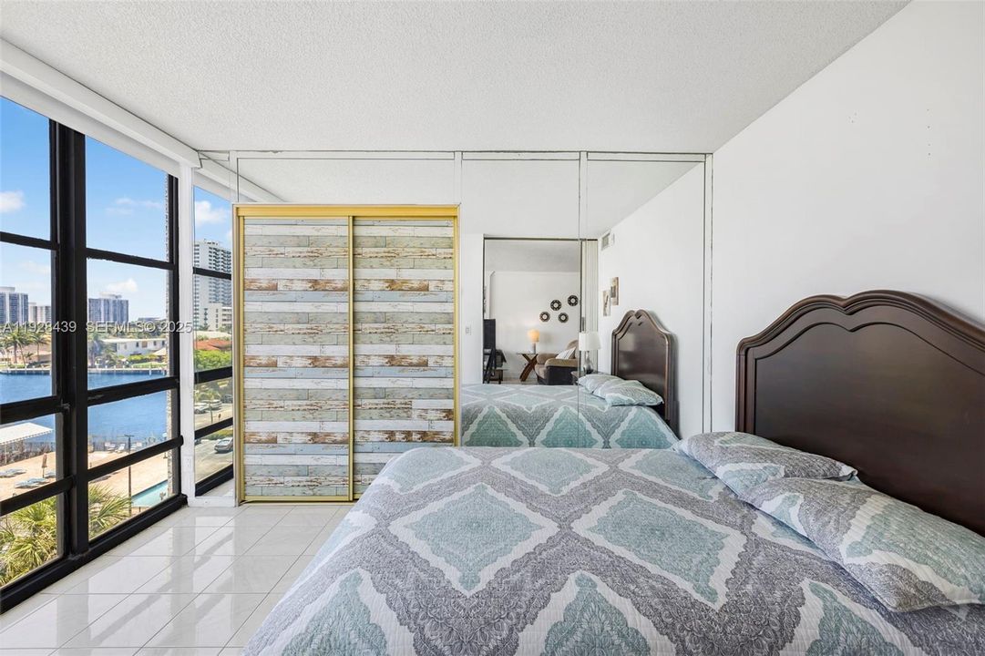 На продажу: $343,500 (2 спален, 2 ванн, 1020 Квадратных фут)