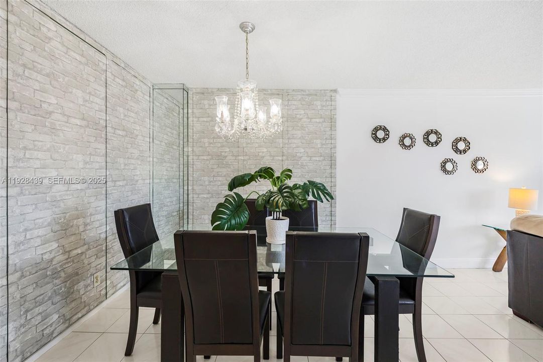 На продажу: $343,500 (2 спален, 2 ванн, 1020 Квадратных фут)