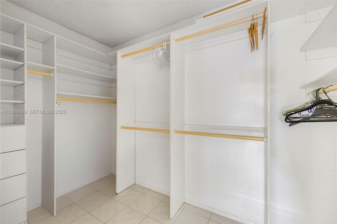 На продажу: $343,500 (2 спален, 2 ванн, 1020 Квадратных фут)