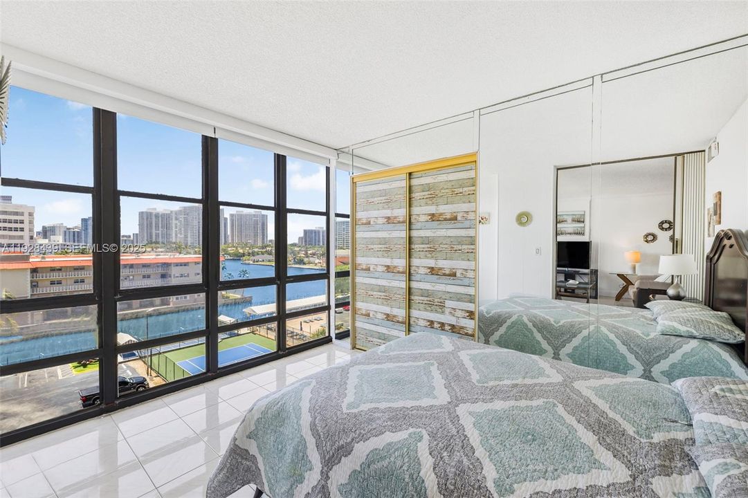 На продажу: $343,500 (2 спален, 2 ванн, 1020 Квадратных фут)