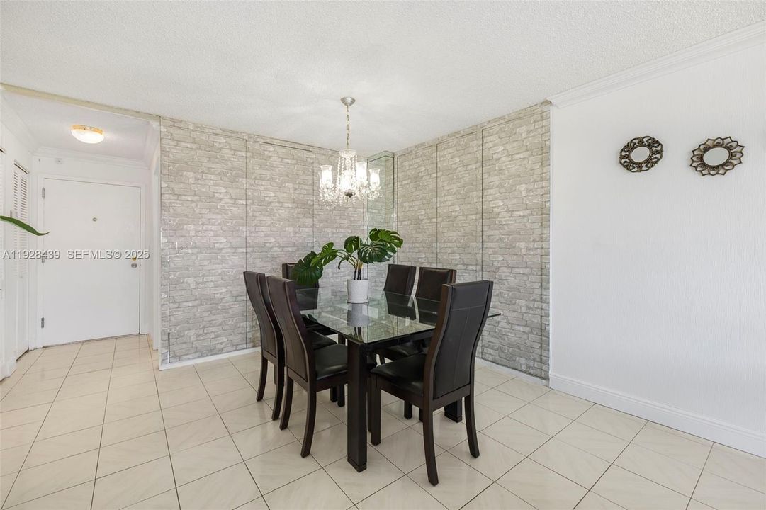 На продажу: $343,500 (2 спален, 2 ванн, 1020 Квадратных фут)