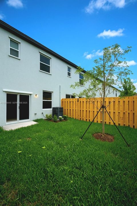 For Rent: $2,200 (3 beds, 2 baths, 1414 Square Feet)