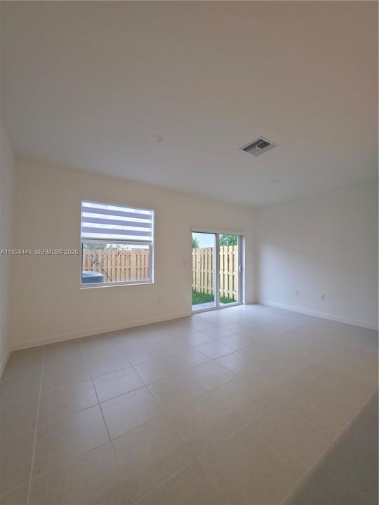 For Rent: $2,200 (3 beds, 2 baths, 1414 Square Feet)