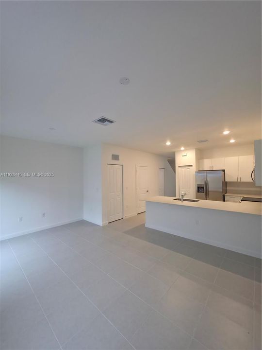 For Rent: $2,200 (3 beds, 2 baths, 1414 Square Feet)