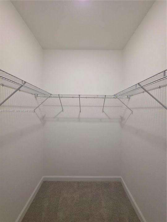 For Rent: $2,200 (3 beds, 2 baths, 1414 Square Feet)