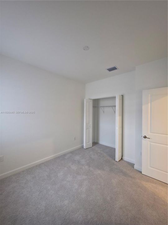 For Rent: $2,200 (3 beds, 2 baths, 1414 Square Feet)