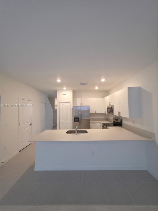 For Rent: $2,200 (3 beds, 2 baths, 1414 Square Feet)