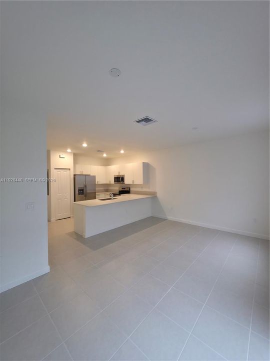 For Rent: $2,200 (3 beds, 2 baths, 1414 Square Feet)