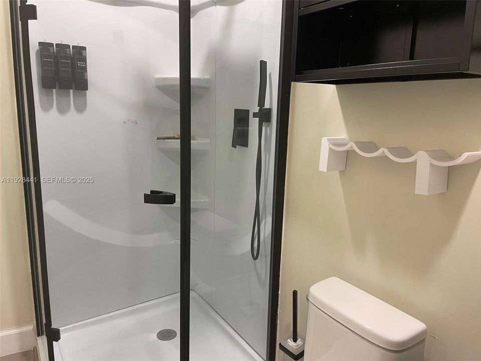 For Rent: $1,000 (0 beds, 1 baths, 300 Square Feet)