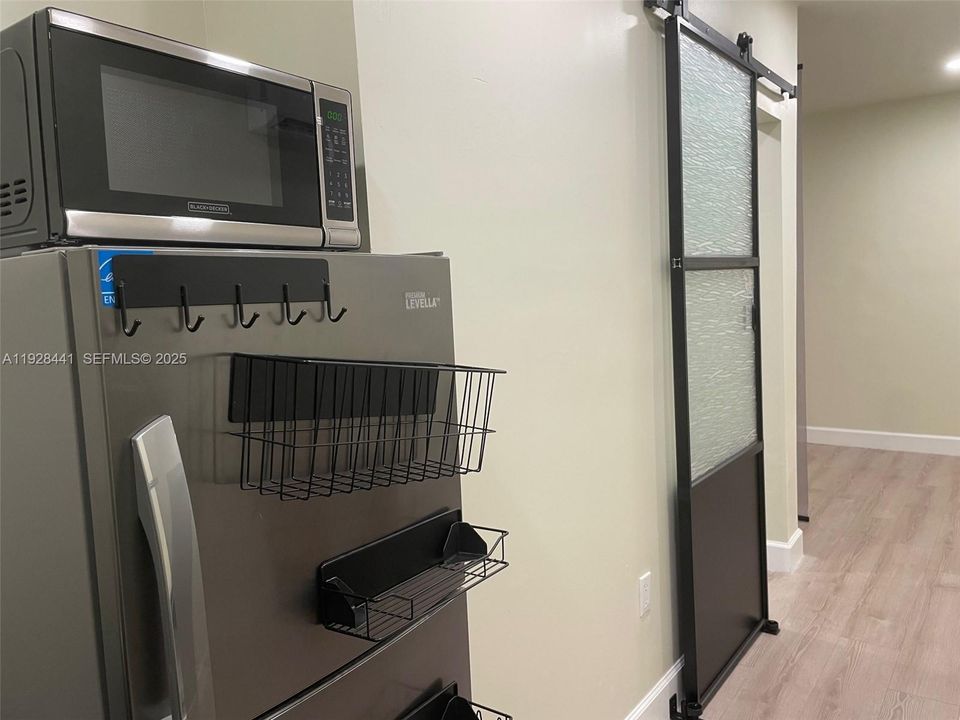 For Rent: $1,000 (0 beds, 1 baths, 300 Square Feet)