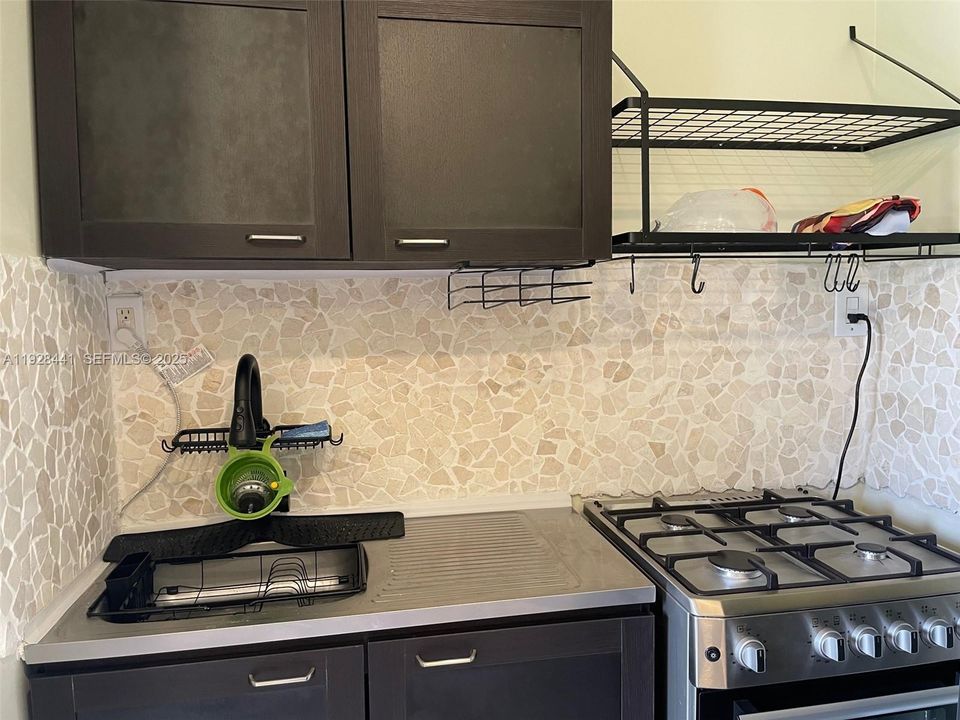 For Rent: $1,000 (0 beds, 1 baths, 300 Square Feet)