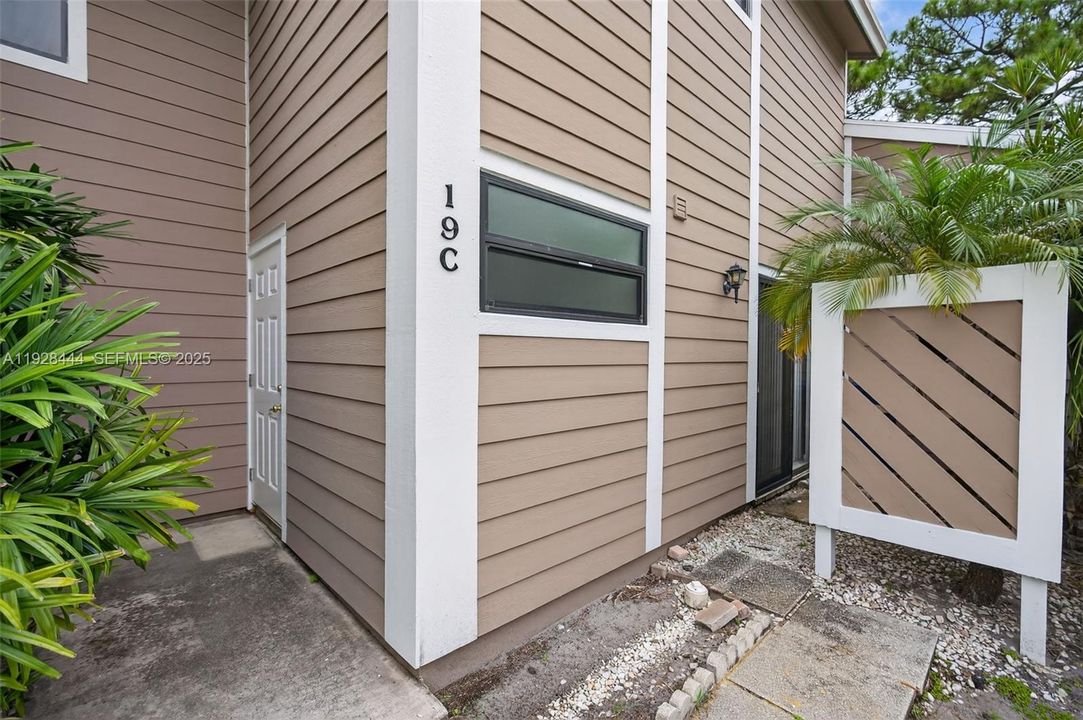 待售: $294,900 (2 贝兹, 2 浴室, 1284 平方英尺)