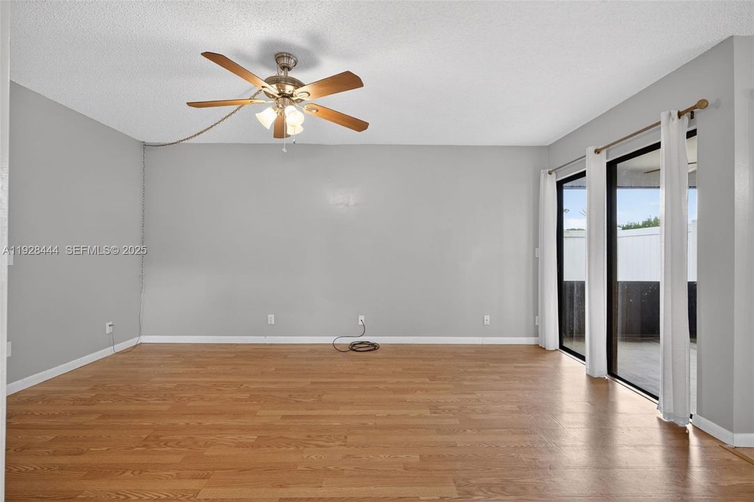 待售: $294,900 (2 贝兹, 2 浴室, 1284 平方英尺)