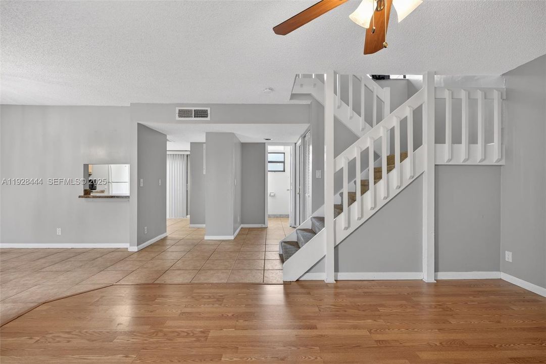 待售: $294,900 (2 贝兹, 2 浴室, 1284 平方英尺)