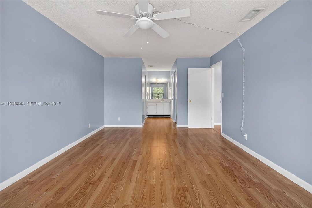 待售: $294,900 (2 贝兹, 2 浴室, 1284 平方英尺)