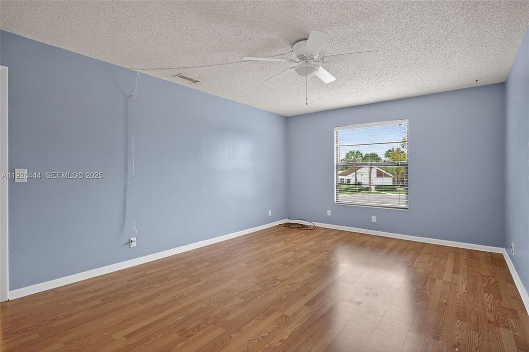 待售: $294,900 (2 贝兹, 2 浴室, 1284 平方英尺)