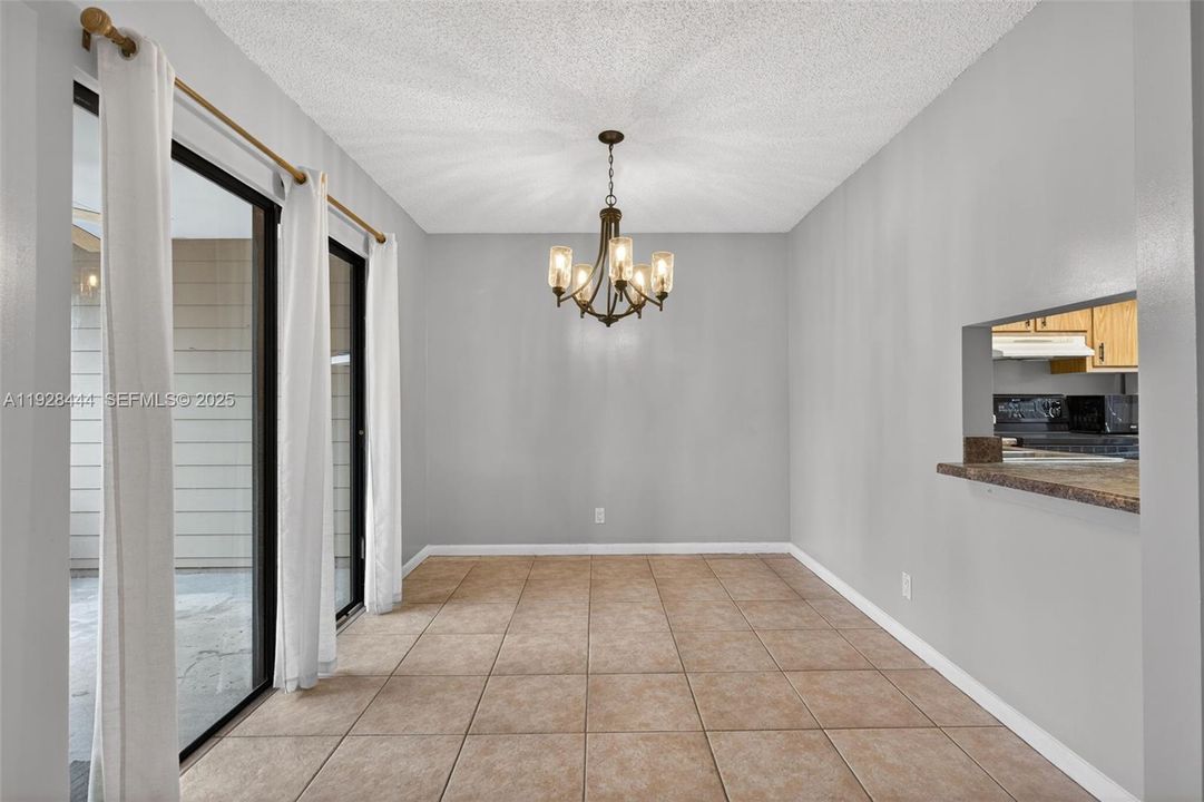 待售: $294,900 (2 贝兹, 2 浴室, 1284 平方英尺)