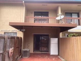 For Sale: $355,000 (2 beds, 1 baths, 962 Square Feet)