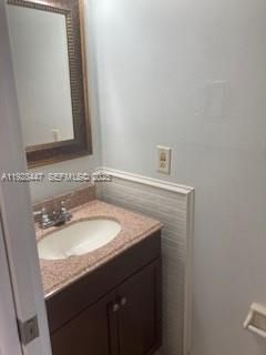 For Sale: $355,000 (2 beds, 1 baths, 962 Square Feet)