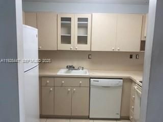 For Sale: $355,000 (2 beds, 1 baths, 962 Square Feet)