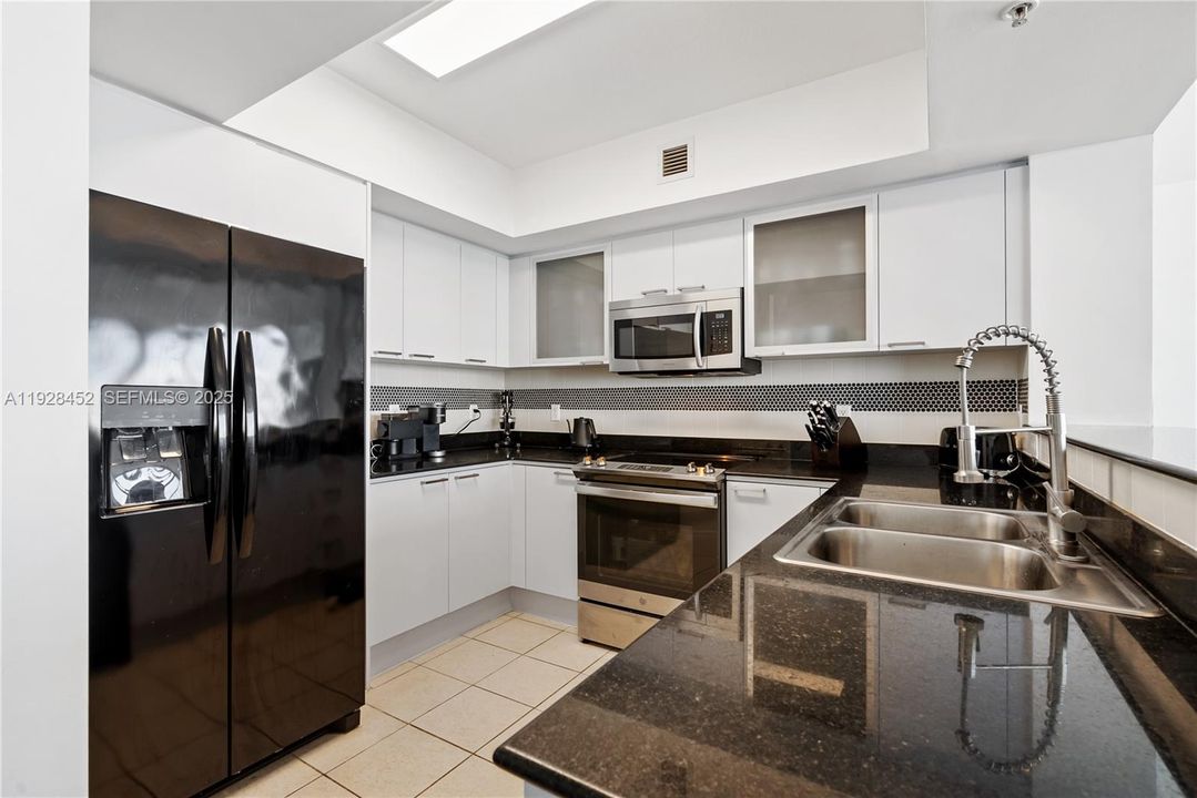 出租: $5,250 (2 贝兹, 2 浴室, 1423 平方英尺)