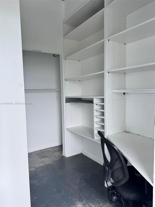 待售: $349,000 (1 贝兹, 1 浴室, 728 平方英尺)