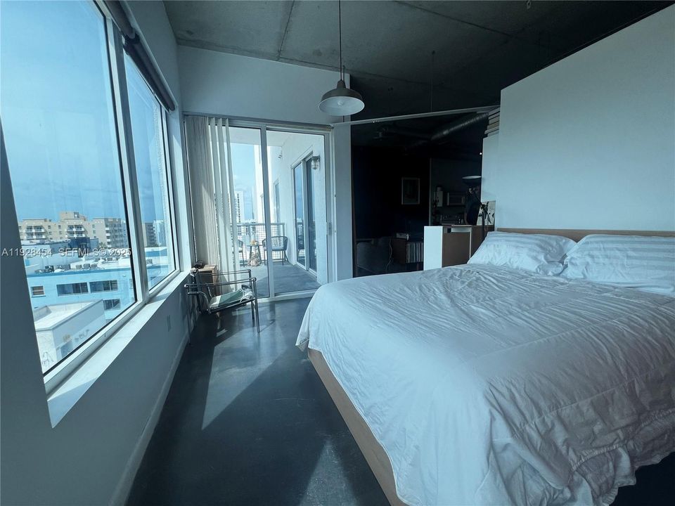 待售: $349,000 (1 贝兹, 1 浴室, 728 平方英尺)