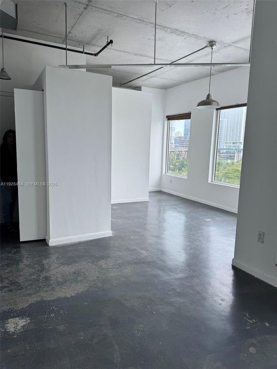 待售: $349,000 (1 贝兹, 1 浴室, 728 平方英尺)