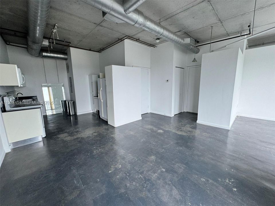 待售: $349,000 (1 贝兹, 1 浴室, 728 平方英尺)