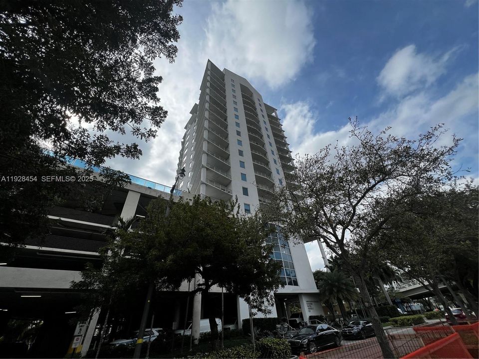 待售: $349,000 (1 贝兹, 1 浴室, 728 平方英尺)