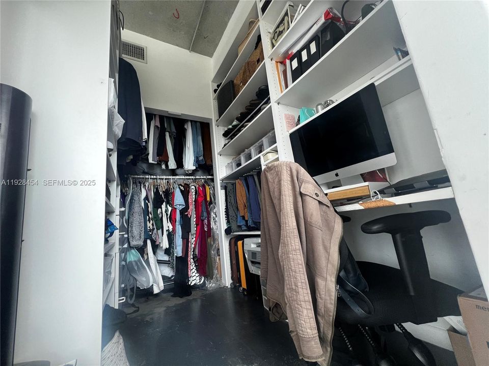 待售: $349,000 (1 贝兹, 1 浴室, 728 平方英尺)