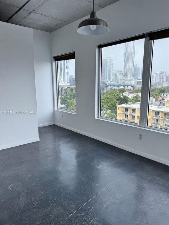 待售: $349,000 (1 贝兹, 1 浴室, 728 平方英尺)