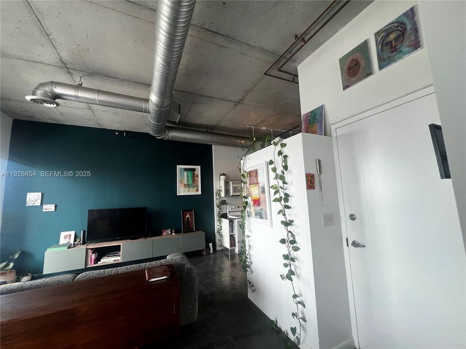 待售: $349,000 (1 贝兹, 1 浴室, 728 平方英尺)