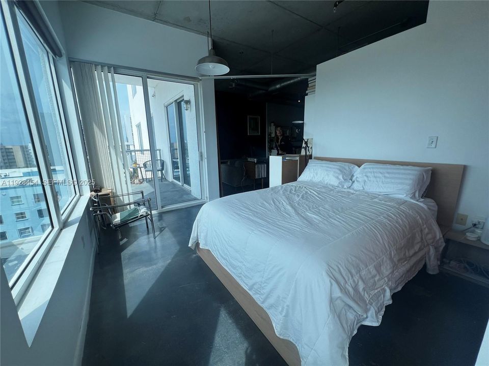 待售: $349,000 (1 贝兹, 1 浴室, 728 平方英尺)