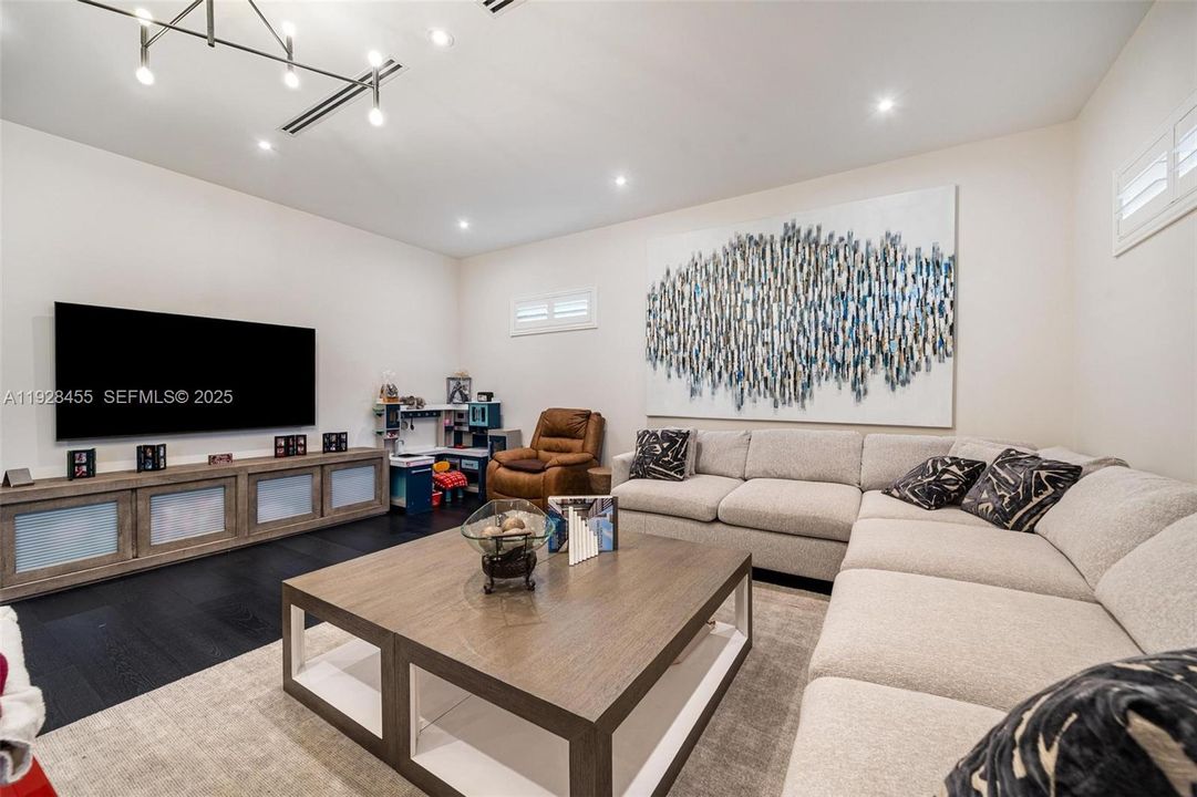 For Sale: $6,900,000 (5 beds, 6 baths, 0 Square Feet)