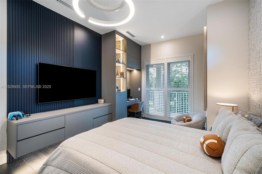 For Sale: $6,900,000 (5 beds, 6 baths, 0 Square Feet)