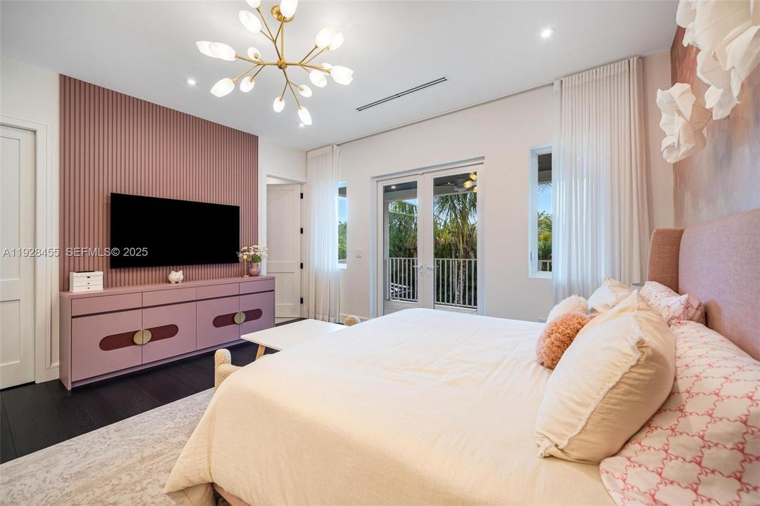 For Sale: $6,900,000 (5 beds, 6 baths, 0 Square Feet)