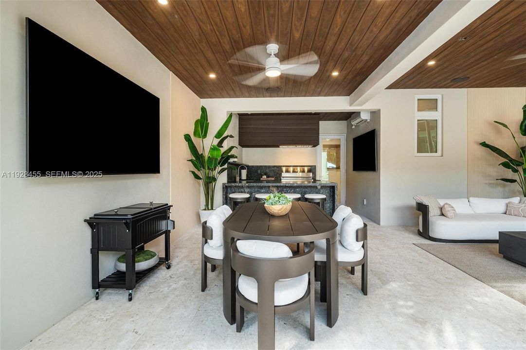 For Sale: $6,900,000 (5 beds, 6 baths, 0 Square Feet)