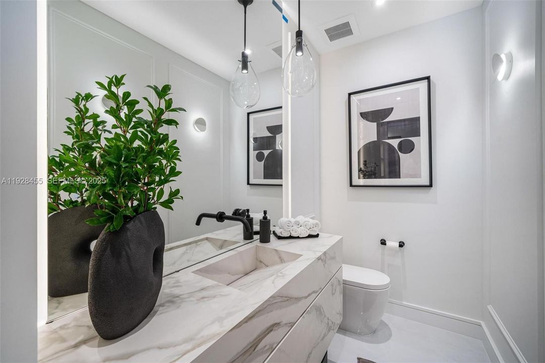 For Sale: $6,900,000 (5 beds, 6 baths, 0 Square Feet)