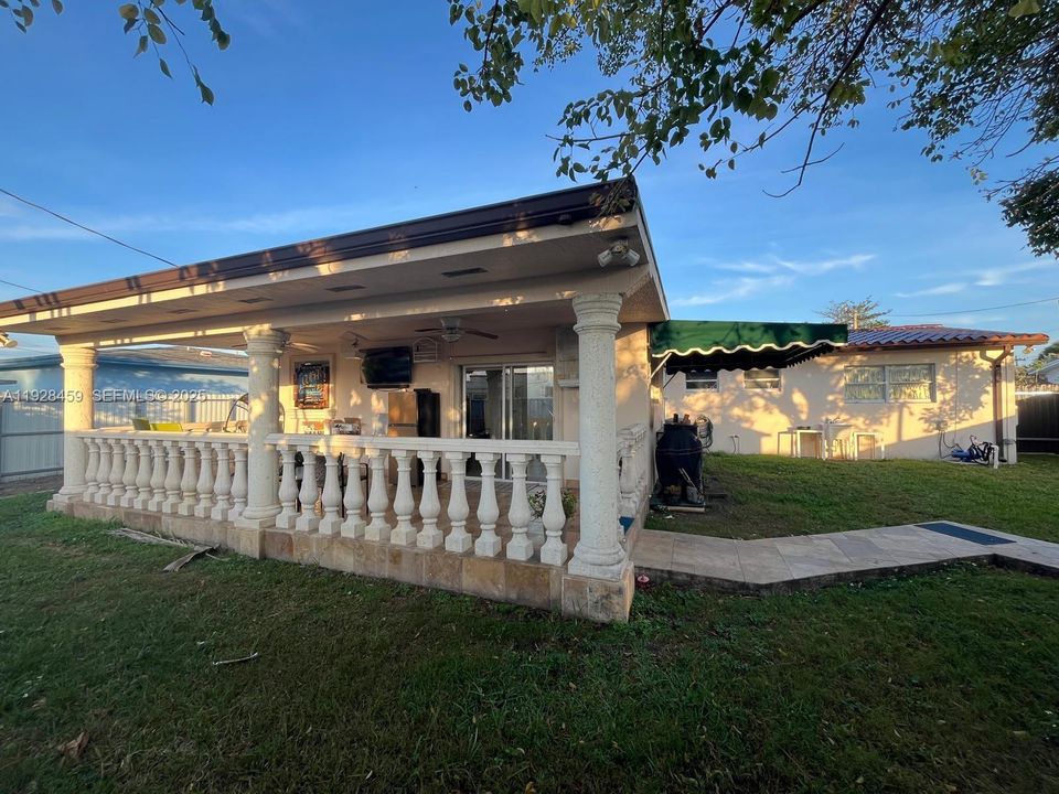 В аренду: $5,500 (5 спален, 3 ванн, 1827 Квадратных фут)