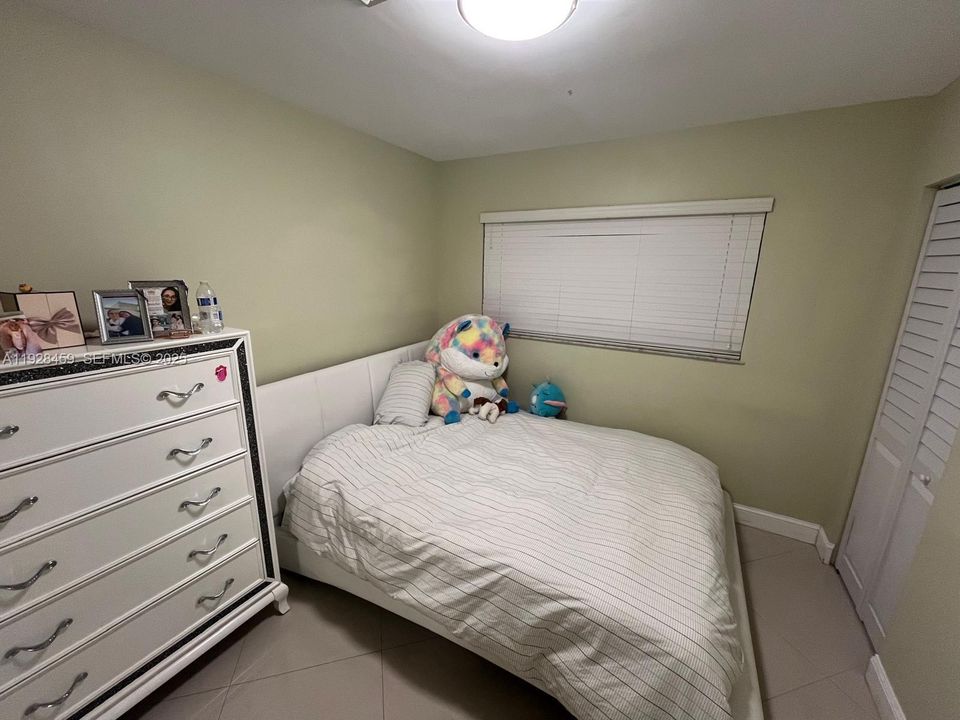 В аренду: $5,500 (5 спален, 3 ванн, 1827 Квадратных фут)