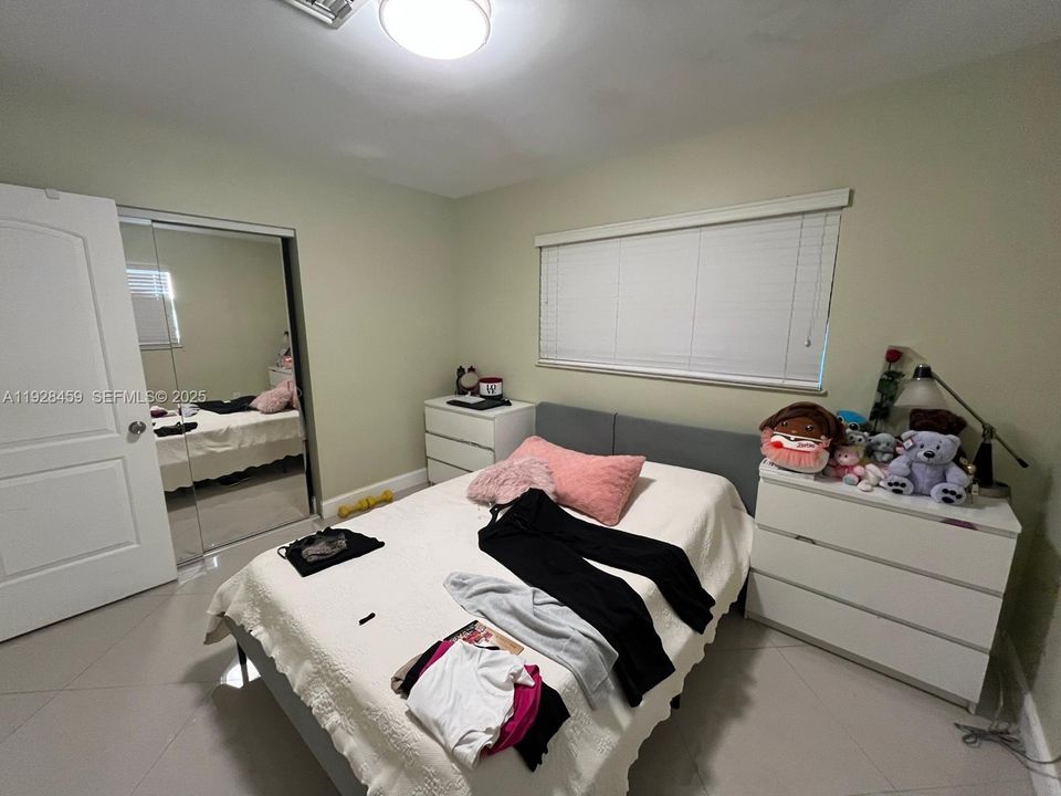 В аренду: $5,500 (5 спален, 3 ванн, 1827 Квадратных фут)