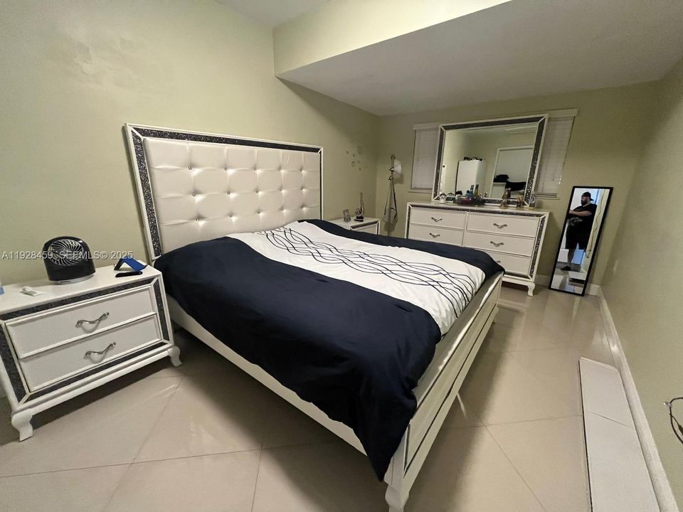 В аренду: $5,500 (5 спален, 3 ванн, 1827 Квадратных фут)