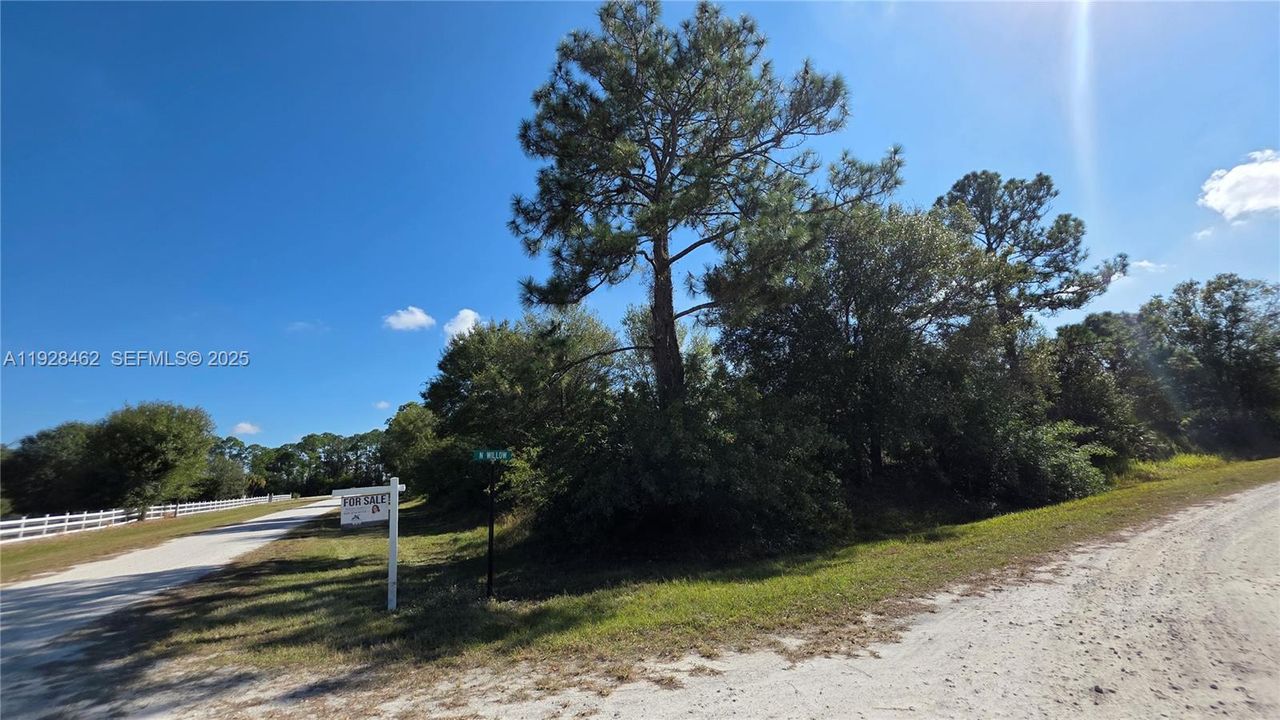 For Sale: $48,300 (1.06 acres)