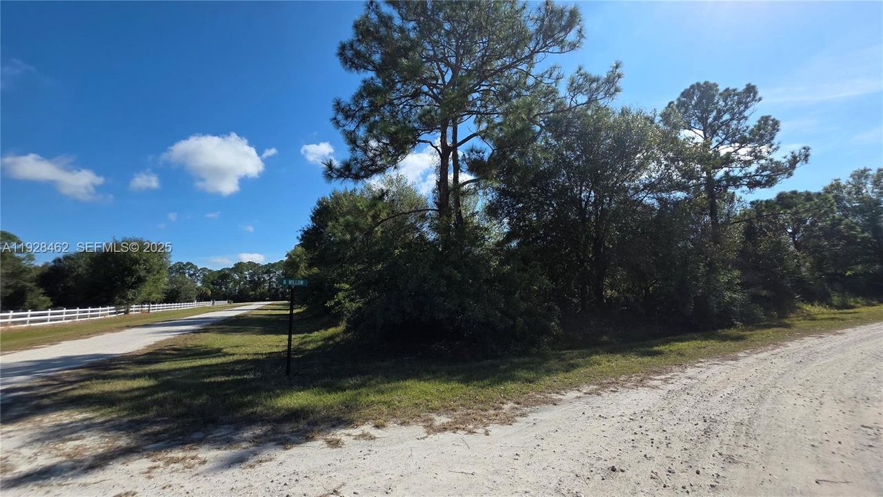 For Sale: $48,300 (1.06 acres)